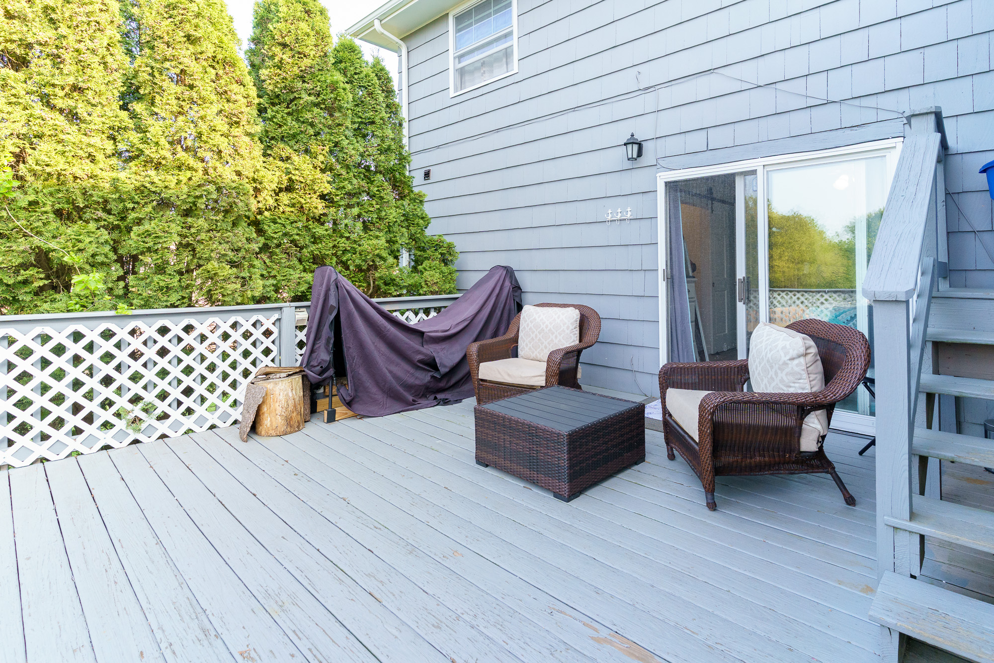 Back deck with wicker seating and privacy lattice