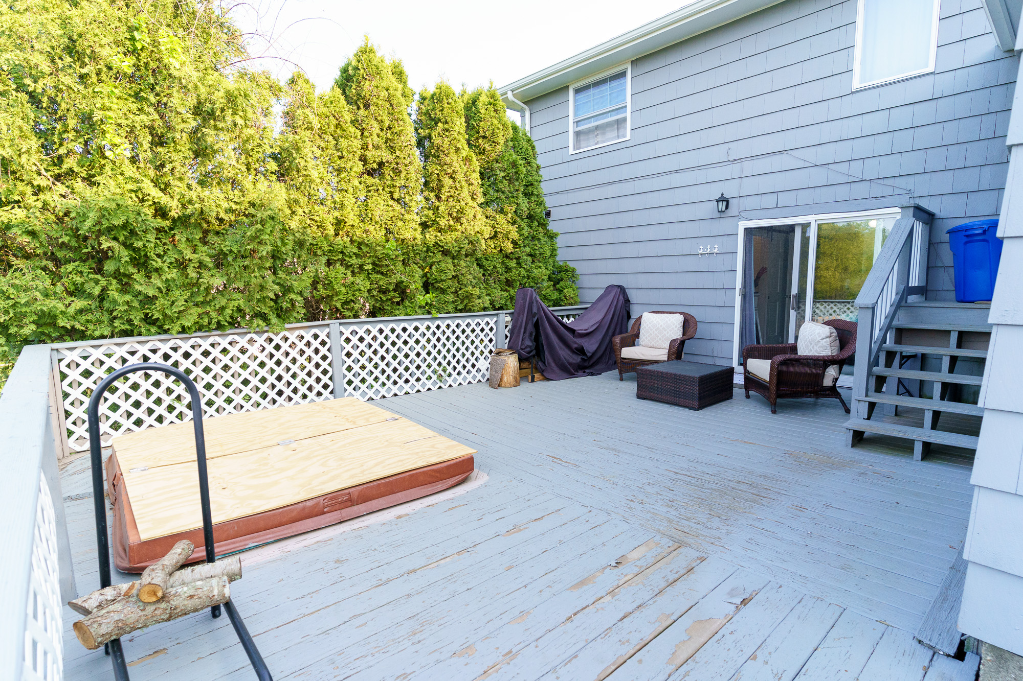 Doormat reading The Sea Is Calling on back deck